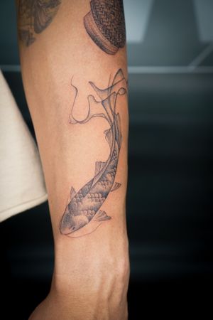𝙄𝙂: 𝙣𝙖𝙩𝙚_𝙩𝙝𝙖𝙞𝙡𝙖𝙣𝙙 🍃 Flowing Koi fish tattoo by a Thai tattooist in Chiang Mai, Thailand at Baan Khagee Tattoo in Chiang Mai