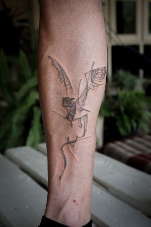 𝙄𝙂: 𝙣𝙖𝙩𝙚_𝙩𝙝𝙖𝙞𝙡𝙖𝙣𝙙 🍃 Flowing owl tattoo by an abstract tattooer in Chiang Mai, Thailand at Baan Khagee Tattoo in Chiang Mai
