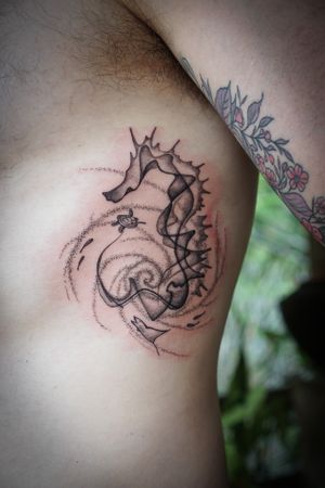 𝙄𝙂: 𝙣𝙖𝙩𝙚_𝙩𝙝𝙖𝙞𝙡𝙖𝙣𝙙 🍃 Abstract seahorse tattoo with ocean theme by Baan Khagee Tattoo Chiang Mai, Thailand at Baan Khagee Tattoo in Chiang Mai