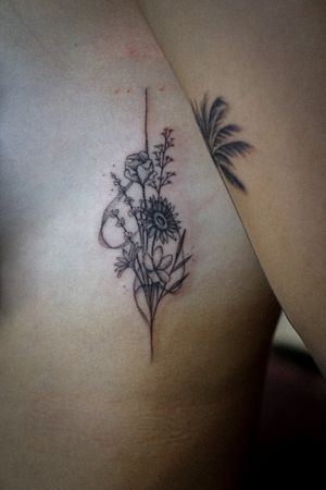 𝙄𝙂: 𝙣𝙖𝙩𝙚_𝙩𝙝𝙖𝙞𝙡𝙖𝙣𝙙 🍃 Fine line flower bouquet tattoo with delicate flow by Baan Khagee Tattoo Chiang Mai, Thailand  at Baan Khagee Tattoo in Chiang Mai