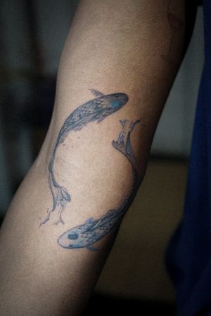 𝙄𝙂: 𝙣𝙖𝙩𝙚_𝙩𝙝𝙖𝙞𝙡𝙖𝙣𝙙 🍃 Yin and Yang flowing Koi fish tattoo by Baan Khagee Tattoo Chiang Mai, Thailand at Baan Khagee Tattoo in Chiang Mai
