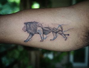 𝙄𝙂: 𝙣𝙖𝙩𝙚_𝙩𝙝𝙖𝙞𝙡𝙖𝙣𝙙 🍃 Realistic lion tattoo with mountains range and flow by Baan Khagee Tattoo Chiang Mai, Thailand at Baan Khagee Tattoo in Chiang Mai