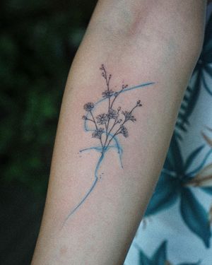 𝙄𝙂: 𝙣𝙖𝙩𝙚_𝙩𝙝𝙖𝙞𝙡𝙖𝙣𝙙 🍃 Fine line Chicory flower tattoo with blue flow by Thai tattoo artist in Chiang Mai, Thailand at Baan Khagee Tattoo in Chiang Mai