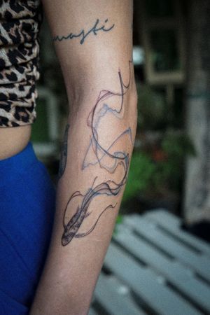 𝙄𝙂: 𝙣𝙖𝙩𝙚_𝙩𝙝𝙖𝙞𝙡𝙖𝙣𝙙 🍃 Flowing Koi fish tattoo one an forearm done by Thai tattooist in Chiang Mai, Thailand at Baan Khagee Tattoo in Chiang Mai