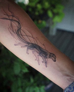 𝙄𝙂: 𝙣𝙖𝙩𝙚_𝙩𝙝𝙖𝙞𝙡𝙖𝙣𝙙 🍃 Flowing realistic blackwork dog tattoo done by a Thai tattooist in Chiang Mai, Thailand at Baan Khagee Tattoo in Chiang Mai