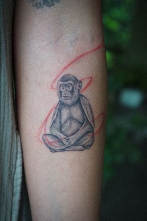 𝙄𝙂: 𝙣𝙖𝙩𝙚_𝙩𝙝𝙖𝙞𝙡𝙖𝙣𝙙 🍃 Blackwork realistic monkey tattoo with red flowing line by Baan Khagee Tattoo Chiang Mai, Thailand at Baan Khagee Tattoo in Chiang Mai