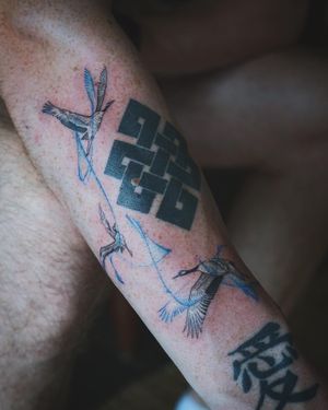 𝙄𝙂: 𝙣𝙖𝙩𝙚_𝙩𝙝𝙖𝙞𝙡𝙖𝙣𝙙 🍃 Micro realistic Japanese crane tattoo in flying motion on the forearm by a Thai tattooist in Chiang Mai, Thailand at Baan Khagee Tattoo in Chiang Mai