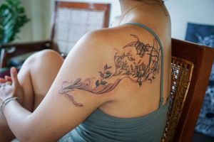 𝙄𝙂: 𝙣𝙖𝙩𝙚_𝙩𝙝𝙖𝙞𝙡𝙖𝙣𝙙 🍃 Flowing oriental Koi fish tattoo with plants by Baan Khagee Tattoo Chiang Mai, Thailand  at Baan Khagee Tattoo in Chiang Mai