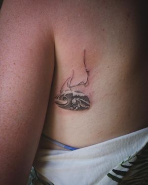 𝙄𝙂: 𝙣𝙖𝙩𝙚_𝙩𝙝𝙖𝙞𝙡𝙖𝙣𝙙 🍃 Minimal flowing wave tattoo by Baan Khagee Tattoo Chiang Mai, Thailand at Baan Khagee Tattoo in Chiang Mai