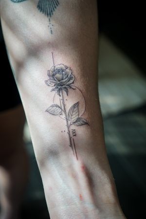 𝙄𝙂: 𝙣𝙖𝙩𝙚_𝙩𝙝𝙖𝙞𝙡𝙖𝙣𝙙 🍃 Fine line rose tattoo by Baan Khagee Tattoo Chiang Mai, Thailand at Baan Khagee Tattoo in Chiang Mai