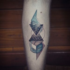 𝙄𝙂: 𝙣𝙖𝙩𝙚_𝙩𝙝𝙖𝙞𝙡𝙖𝙣𝙙 🌿 Geometric nature tattoo incorporated with fineline and abstract art - Baan Khagee Tattoo Chiang Mai, Thailand at Baan Khagee Tattoo in Chiang Mai
