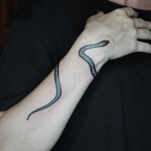 𝙄𝙂: 𝙣𝙖𝙩𝙚_𝙩𝙝𝙖𝙞𝙡𝙖𝙣𝙙 🌿 Fineline snake tattoo - Baan Khagee Tattoo Chiang Mai, Thailand at Baan Khagee Tattoo in Chiang Mai