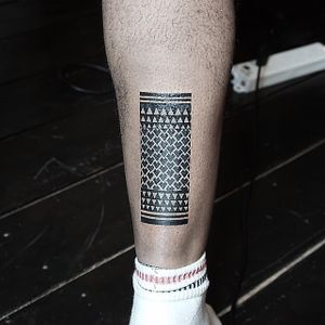 𝙄𝙂: 𝙣𝙖𝙩𝙚_𝙩𝙝𝙖𝙞𝙡𝙖𝙣𝙙 🌿 Blackwork Hawaiian pattern tattoo at Baan Khagee Tattoo Chiang Mai, Thailand at Baan Khagee Tattoo in Chiang Mai