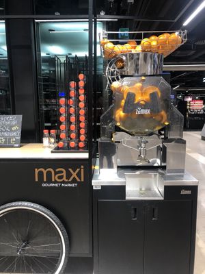 juice maker at Maximarket Mercator in Ljubljana