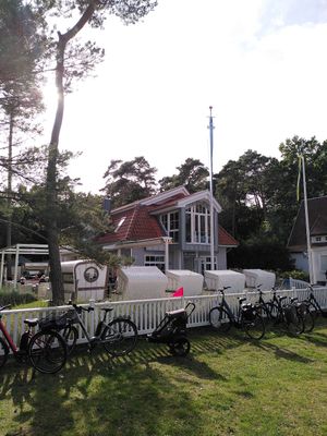 The café from the outside at Café Lindquist in Boltenhagen