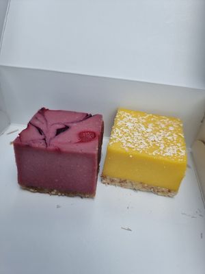 two cakes made by 'Vali Sweat but different', bought at Slowwings (at 4,50 a piece!)  at Slowwings in Ieper