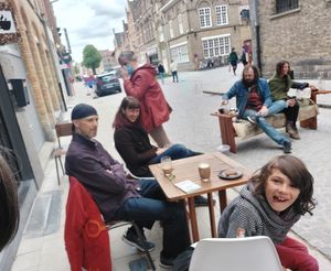 Onze terrasbankjes at Slowwings in Ieper