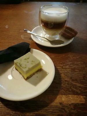 Latte and lime  raw cake at Slowwings in Ieper
