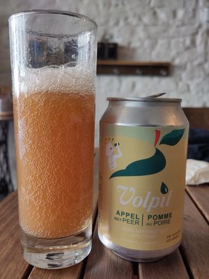 Locally sourced fruitdrinks at Slowwings in Ieper