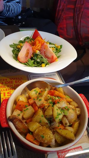 Mixed roots and side salad at Bräukeller & Grill in Seefeld In Tirol
