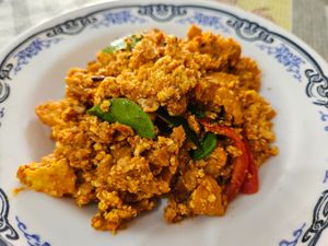 16. stir fried tofu with curry paste and lemon grass, 50 Baht, very spicy, but highly recommended at Vegetarian Eatery อารหารเจ ร้านสำหรับเจ in Ayutthaya