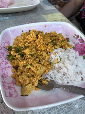It’s like a Thai scrambled tofu! It’s called Khua kling  at Vegetarian Eatery อารหารเจ ร้านสำหรับเจ in Ayutthaya