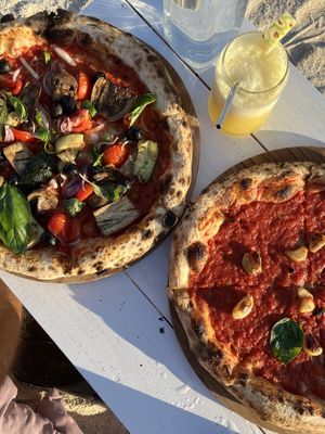 Vegan pizza  at Mama Pizza in 