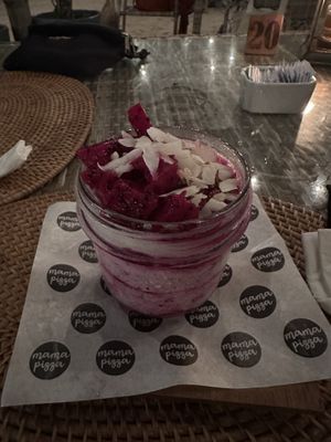 Veganes Drachenfrucht Tiramisu  at Mama Pizza in 