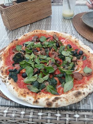 Vegan queen pizza at Mama Pizza in 