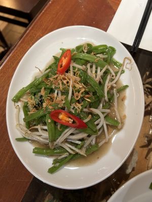 Morning glory e germogli di soia   at Sen Viet Vegan in East London