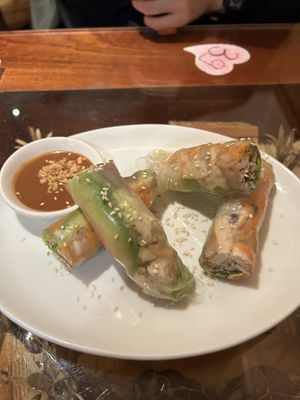 Summer roll con salsa alle arachidi   at Sen Viet Vegan in East London
