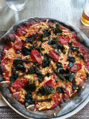 Alga (Tomato, Vegan Mozzarella, Capers, Sundried Tomatoes, Mixed Seaweed) at Pizzeria Controvento in Olginate