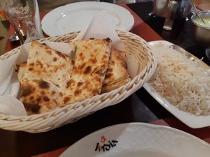 Rice and nan (veganized) as side dish at India in Mallorca