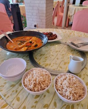 Vegetable curry, black pepper 'chicken' at Chin Swee Vegetarian Restaurant 清水素食館 in Genting Highlands