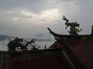 Eating with dragons at Chin Swee Vegetarian Restaurant 清水素食館 in Genting Highlands