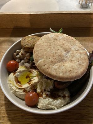 Hommus bowl 🥞🫓 at Hummusson in Malmo