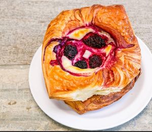 What is advertised on DoorDash  at Dough Hook in Salem