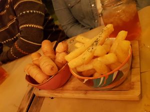 Vegan tequeños and fried yuca at Tumatey in Barcelona