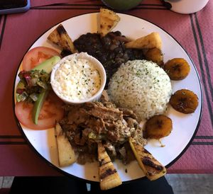 Pabellon Vegano Combo plate  at Tumatey in Barcelona