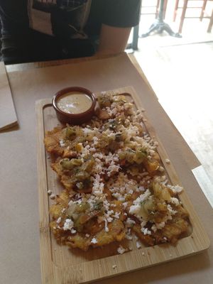 Tostones veganos (Rodajas de plátano verde) at Tumatey in Barcelona