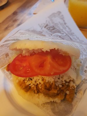 Vegan curry "lamb" arepa at Tumatey in Barcelona