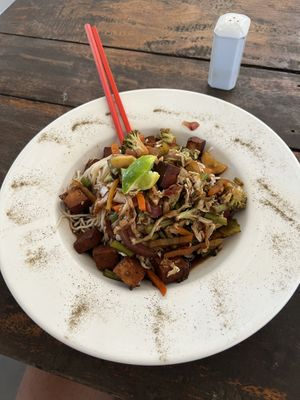 Thai noodles with tofu at Soulfood Kitchen in El Paredon
