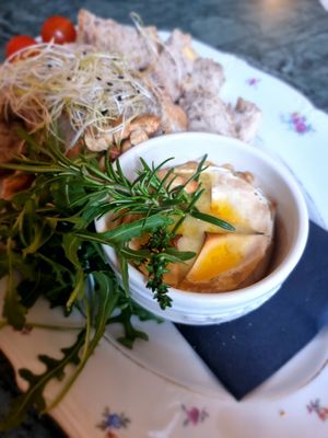 Vegan camembert as appetizer at Den Olifant in Ypres