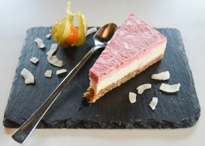 Strawberry cheesecake at Funky Fresh Cafe - DogA in Oslo