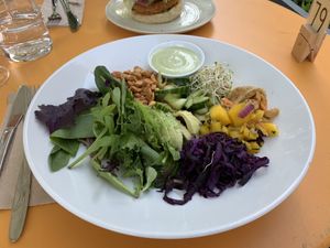 garden salad that took 40 minutes to make at Funky Fresh Cafe - DogA in Oslo