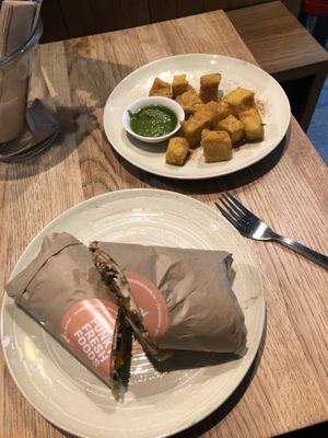 Wrap and fritters at Funky Fresh Cafe - DogA in Oslo