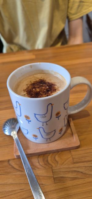 Brown sugar latte with oat milk at Yā Mǔ Liáo Coffee in Tainan