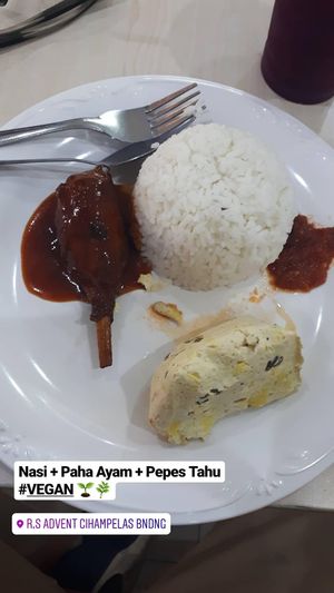 Enakkkkk at Kafetaria RS Advent in Bandung