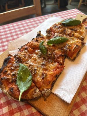 Diavola pizzaa  at Trevi's in Amsterdam