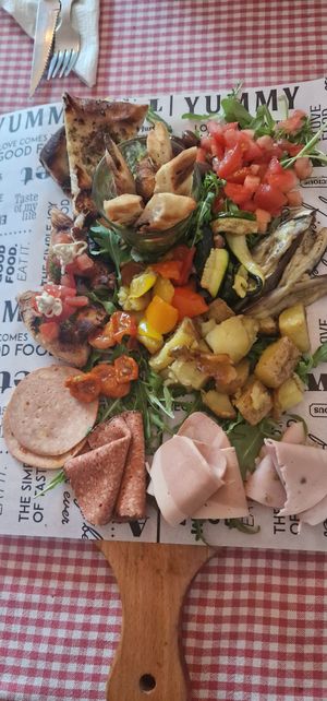 Sharing starter at Trevi's in Amsterdam